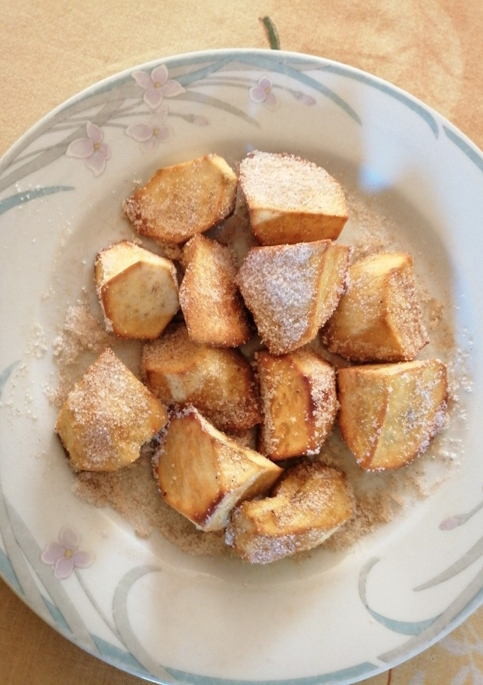 Una foto de Camotes fritos con azúcar y canela