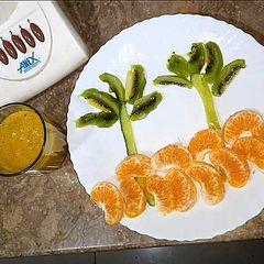 A picture of Kiwi n orange juice.