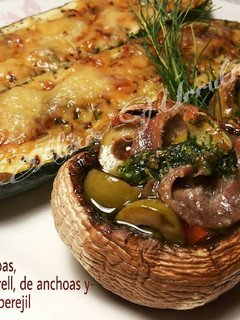 Una foto de Champiñones rellenos de anchoas caseras