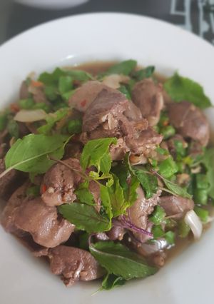 รูปของ กะเพราตับไก่