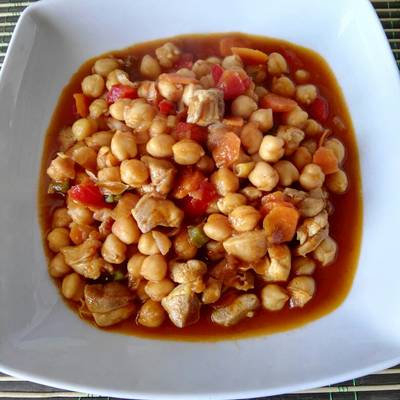 Garbanzos con verduras y pollo Receta de hoy_cocina_lisson (Pilar) - Cookpad