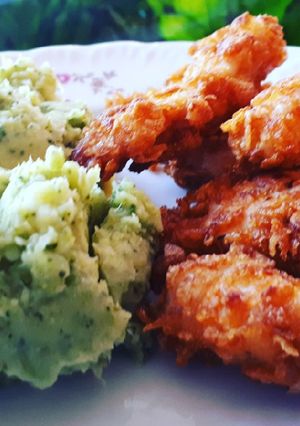 Zdjęcie przepisu Nuggetsy z puree ziemniaczano brokułowym.