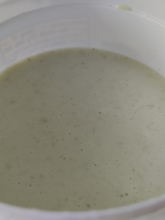 Una foto de Salsa de yogurt con ajo y perejil🧄🥛🥙