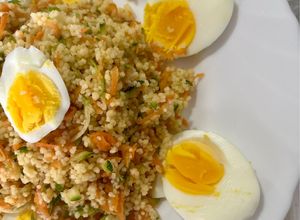 Foto di Cous cous con uovo sodo, zucchine e carote 🥒🍳🥕
