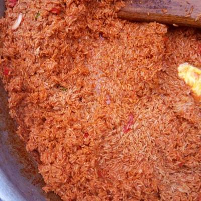 Smokey party jollof rice Recipe by Cookingwithseki - Cookpad