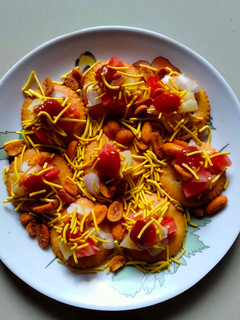 બિસ્કીટ ચાટ(Biscuit Chaat Recipe inGujarati) રેસીપી મુખ્ય ફોટો