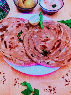 गार्लिक लच्छा पराठा (Garlic lachha paratha recipe in hindi) रेसिपी मुख्य फोटो