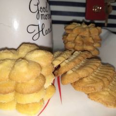 A picture of Butter cookies.