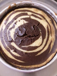 ચોકલેટ માર્બલ કેક (Chocolate Marble Cake Recipe In Gujarati) રેસીપી મુખ્ય ફોટો