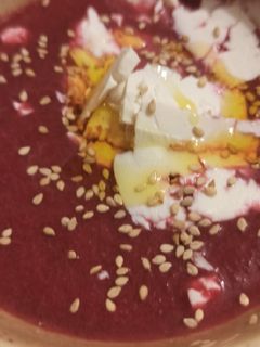 Una foto de Gazpacho de remolacha y manzana