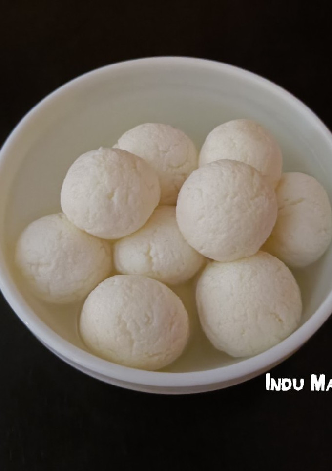बंगाली रसगुल्ला (Bengali rasgulla recipe in Hindi) रेसिपी मुख्य फोटो