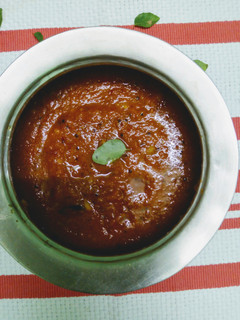 தக்காளி சட்னி (Thakkaali chutney recipe in tamil) செய்முறை முக்கிய புகைப்படம்