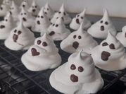 Una foto de merengue de chocolate