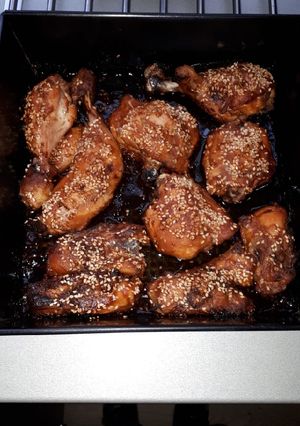 Mézes szezámmagos csirkecomb recept fotója