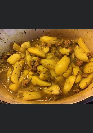Une photo de Porc aux pommes de terre et chou épices tajine