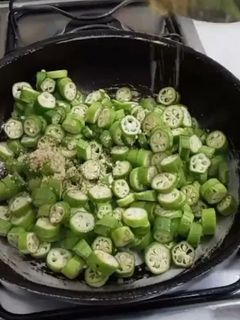 Foto de Quiabo Grelhado com Tomate e Alho