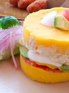 Una foto de Causa Rellena de Pollo – Receta peruana