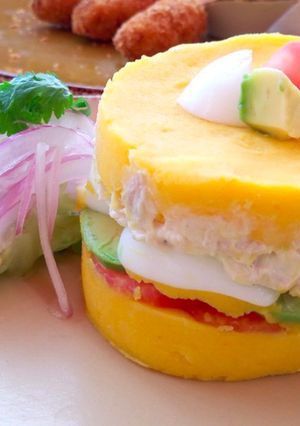 Una foto de Causa Rellena de Pollo – Receta peruana