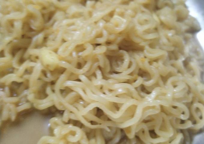 મેગી સૂપી નુડલ્સ (Maggi Soupey noodles Recipe In Gujarati)