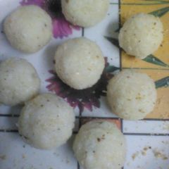 A picture of White coconut balls.