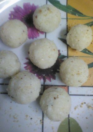 A picture of White coconut balls.