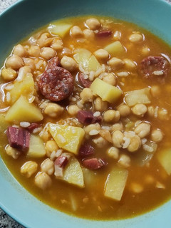 Una foto de Potaje de invierno al azafrán(Thermomix)