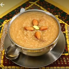 A picture of Sooji halwa.