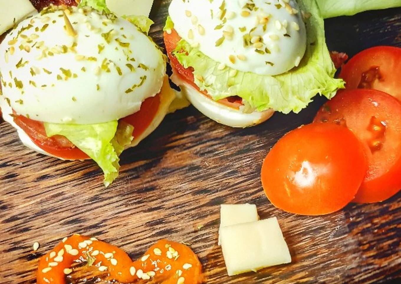 BLT (Beef Bacon Lettuce Tomato) Egg Bun