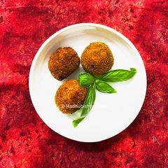 A picture of Macher Chop or Fish Fritters.
