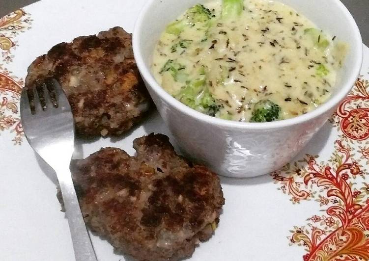 Resep Keto Beefburger dengan Saos Mushroom dan Brokoli, Lezat Sekali