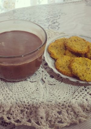 Una foto de Polvorones de chía y limón, chocolatada con leche de coco