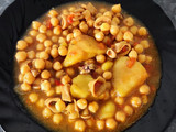 Garbanzos con calamares en olla GM