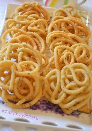 लहसुन मुरुक्कू (Garlic muruku recipe in hindi) रेसिपी मुख्य फोटो