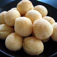 A picture of Pão de Queijo, Brazilian Cheese Bread.