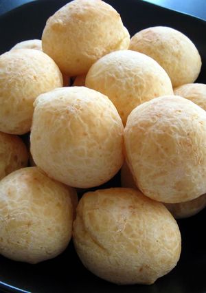 A picture of Pão de Queijo, Brazilian Cheese Bread.