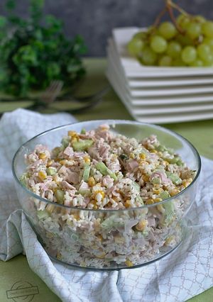 Zdjęcie przepisu Sałatka ryżowa z szynką 🥗🍚.