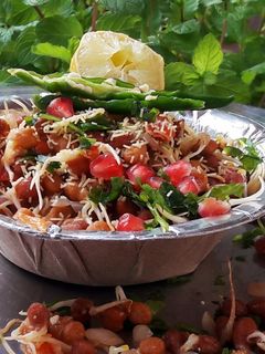 अंकुरित चने की चाट रेसिपी मुख्य फोटो