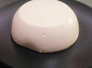 Une photo de tofu soyeux
