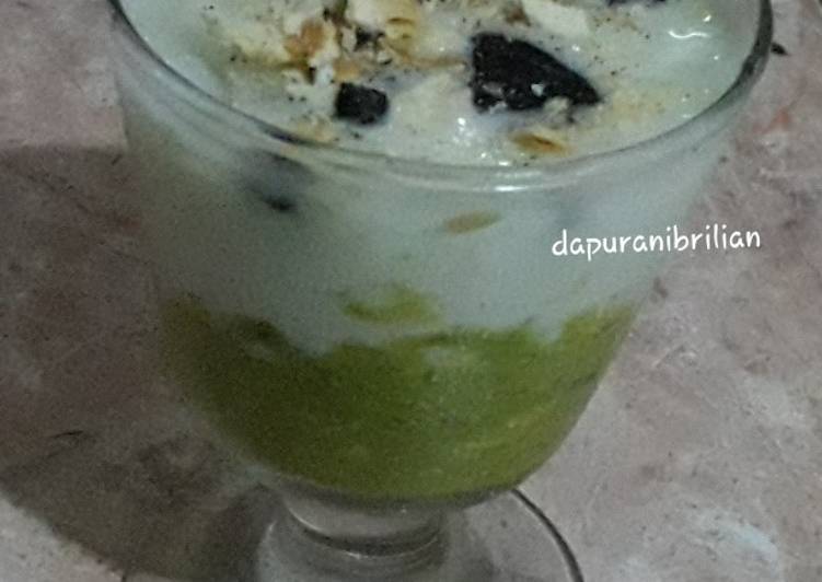 Resep Es kocok alpukat toping biskuit oreo yang Enak