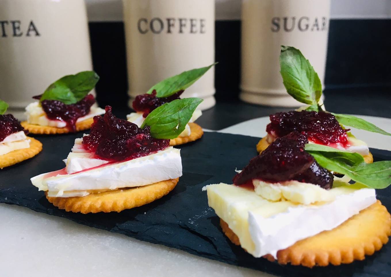 Brie and Cranberry Sauce Canapés