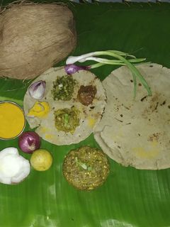 भरीत भाकरी (bharit bhakari recipe in marathi) रेसिपी चे मुख्य फोटो