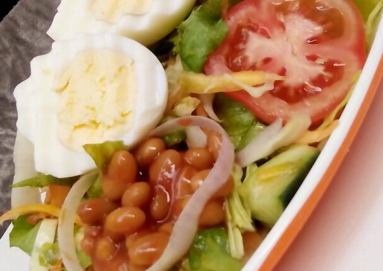 Baked beans salad