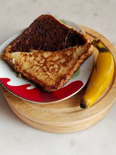 A picture of French Toast.