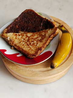 A picture of French Toast.