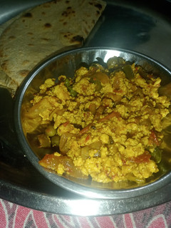 मटर पनीर भुजिया(matar paneer bhujiya recipe in hindi) रेसिपी मुख्य फोटो