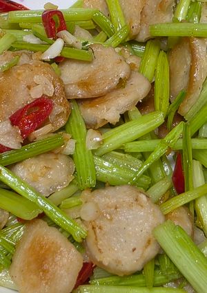 虱目魚丸炒芹菜 的食譜成品照片