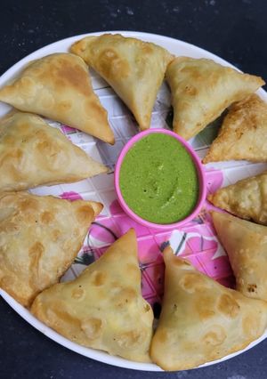 A picture of Feta cheese & Spaghetti Samosa.