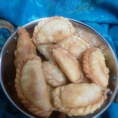 A picture of Gujiya.