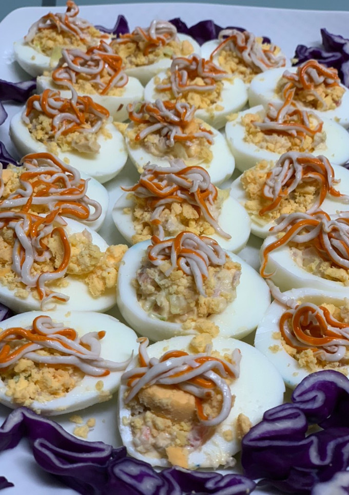 Una foto de Huevos rellenos con puerro