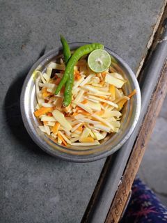 લીલી હળદર નું સલાડ (Lili Haldar Salad Recipe In Gujarati) રેસીપી મુખ્ય ફોટો